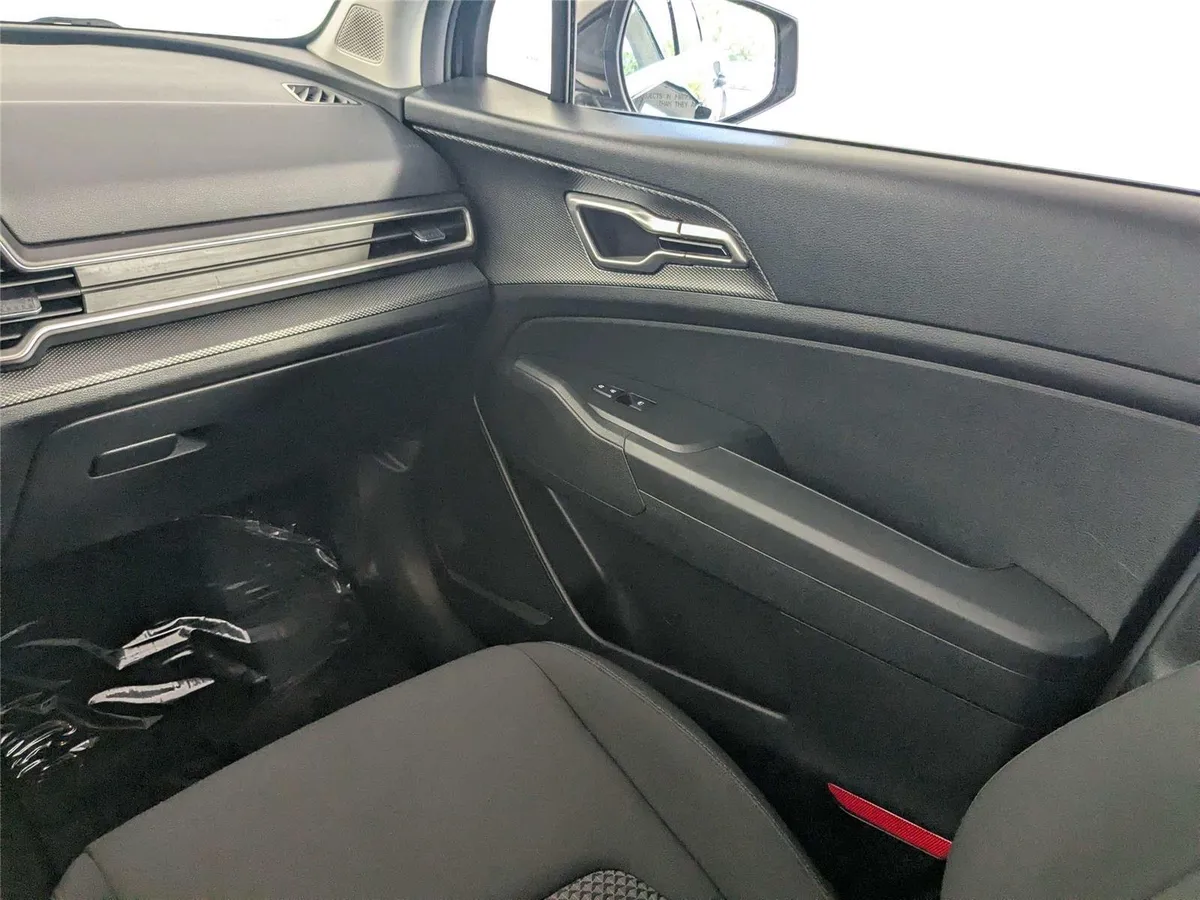 2024 Kia Sportage LX thumbnail 37