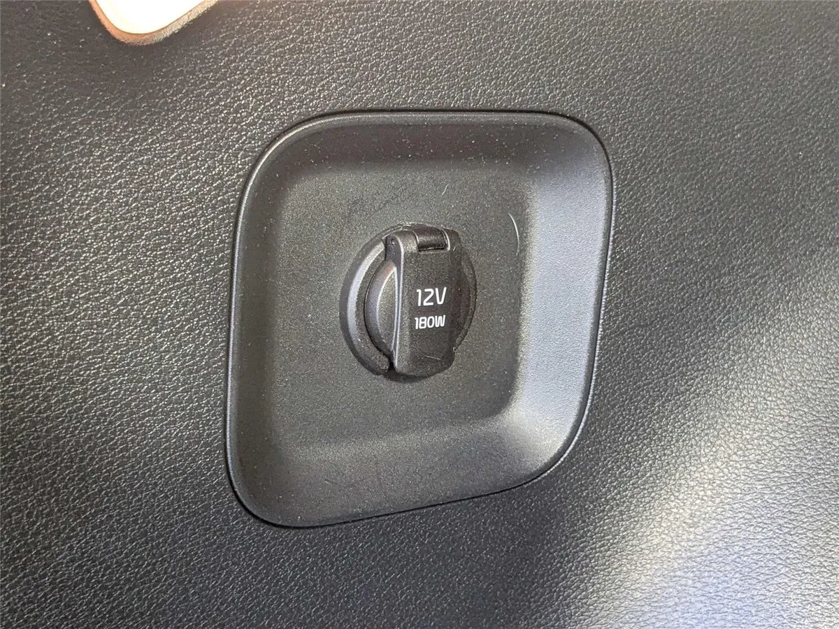 2024 Kia Sportage LX thumbnail 8