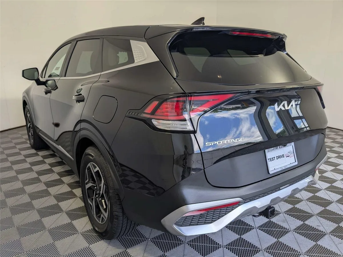 2024 Kia Sportage LX thumbnail 9