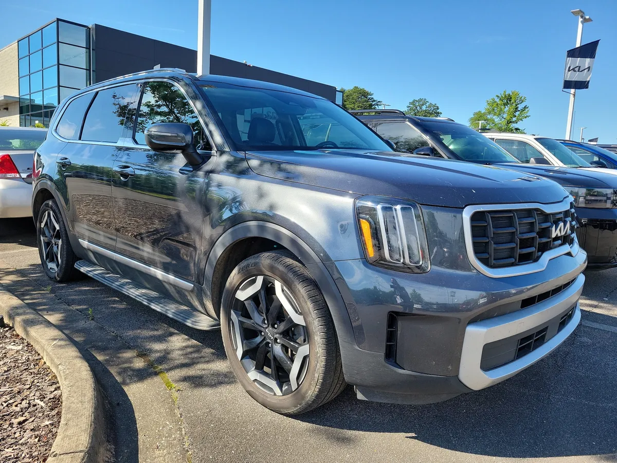 2024 Kia Telluride S thumbnail 3