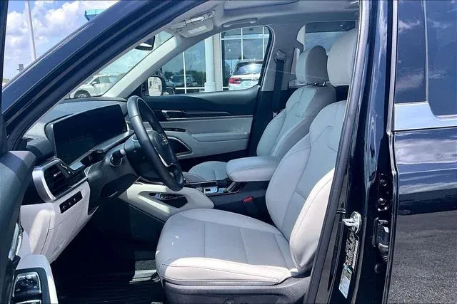 2024 Kia Telluride S thumbnail 18