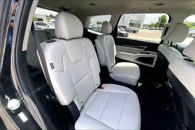 2024 Kia Telluride S thumbnail 20
