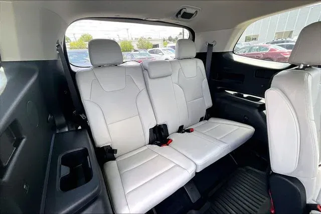 2024 Kia Telluride S thumbnail 31