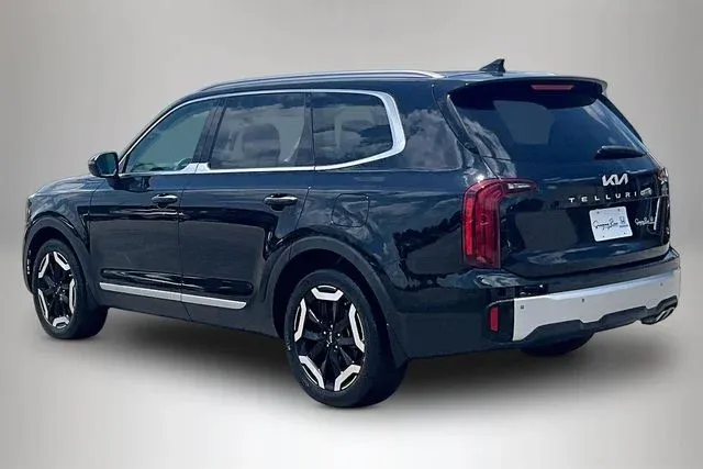 2024 Kia Telluride S thumbnail 4