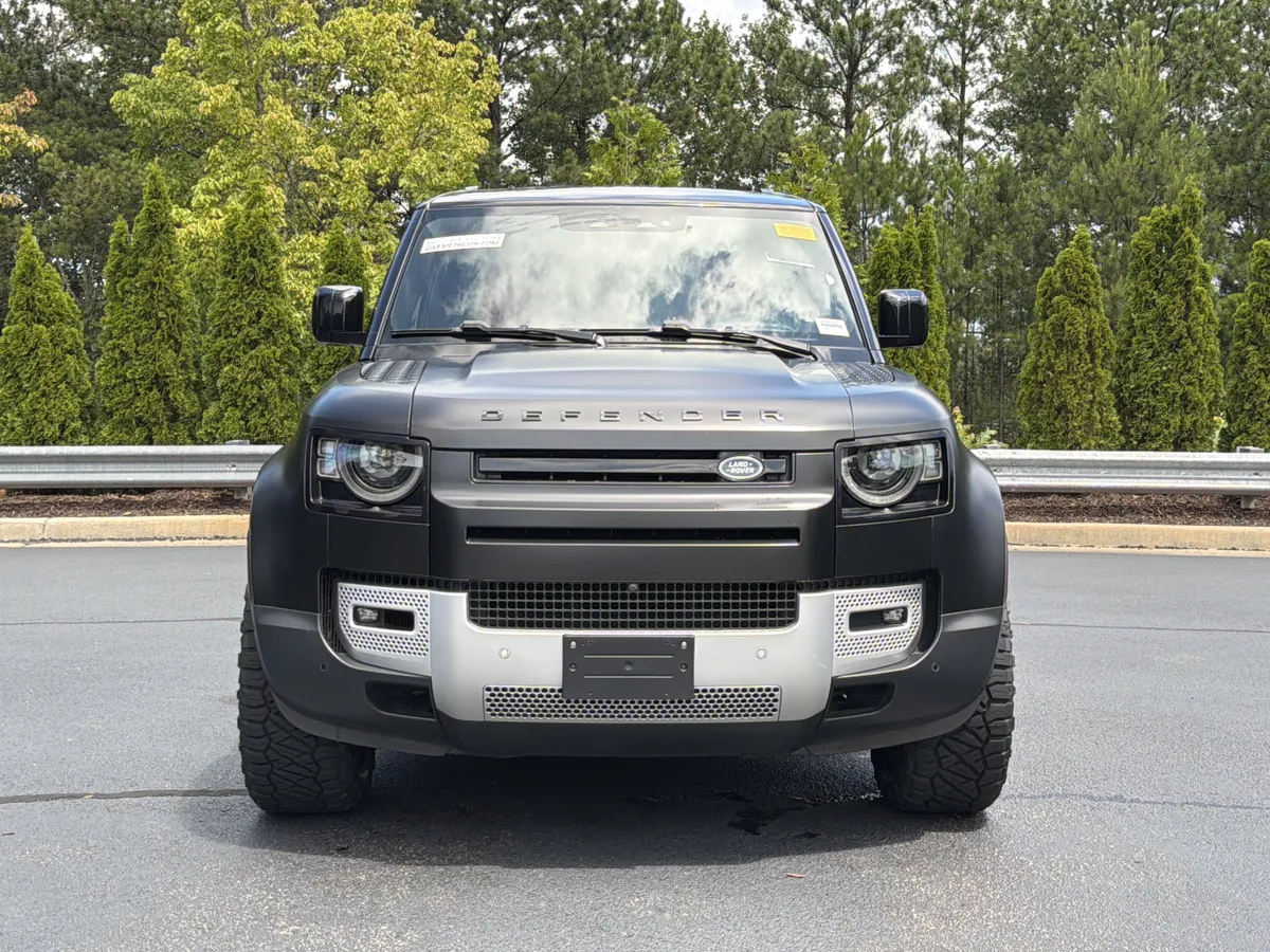 2024 Land Rover Defender S thumbnail 11