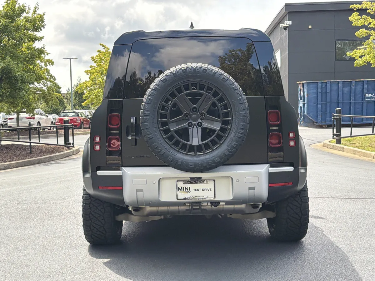 2024 Land Rover Defender S thumbnail 15