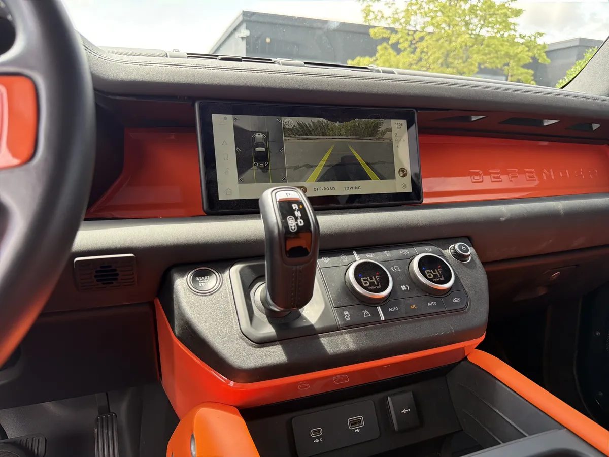 2024 Land Rover Defender S thumbnail 20