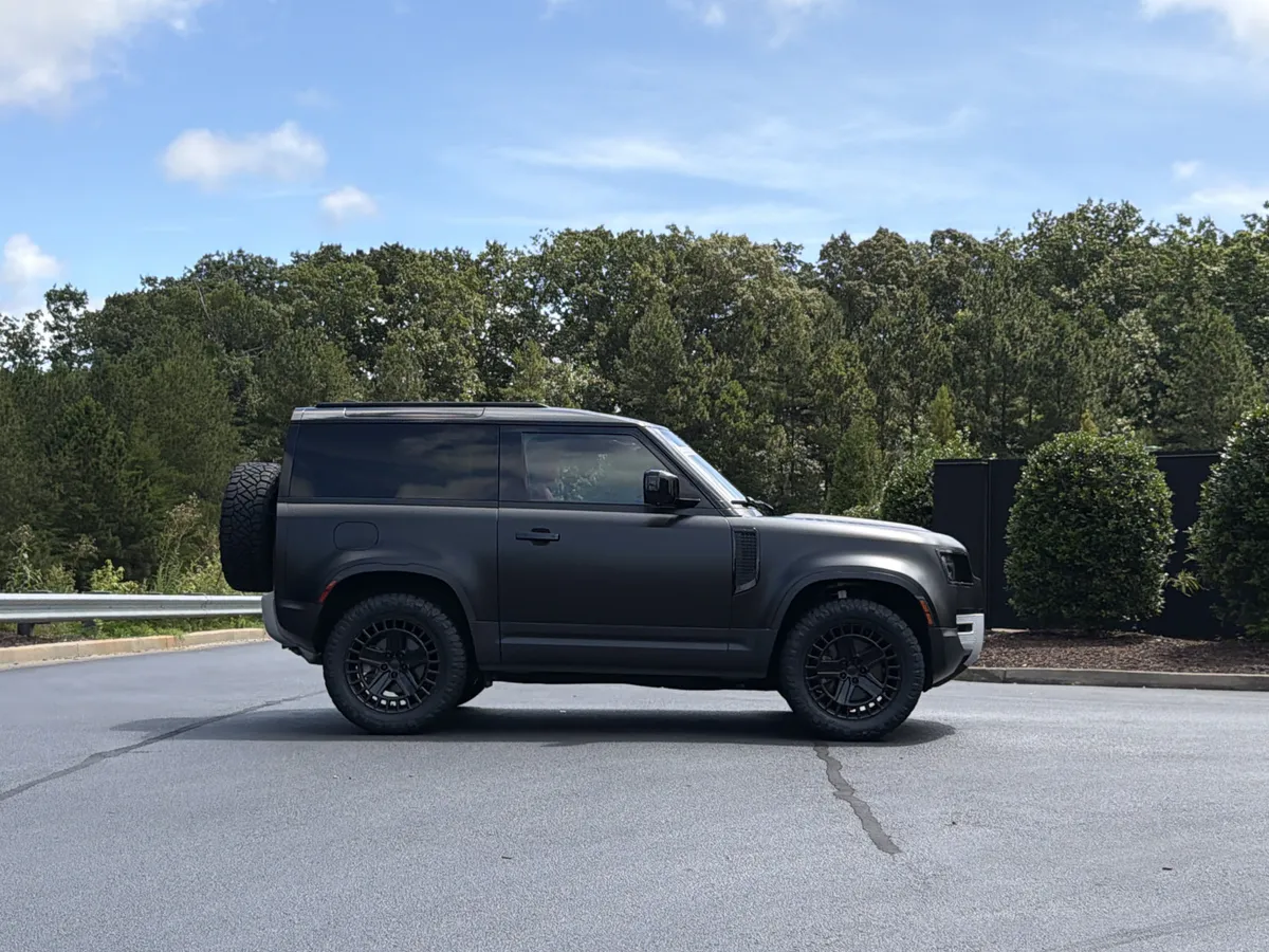 2024 Land Rover Defender S thumbnail 4