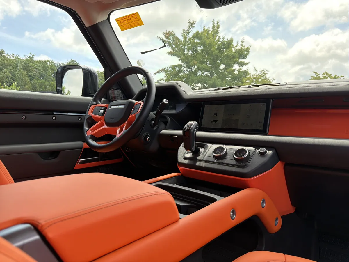 2024 Land Rover Defender S thumbnail 5