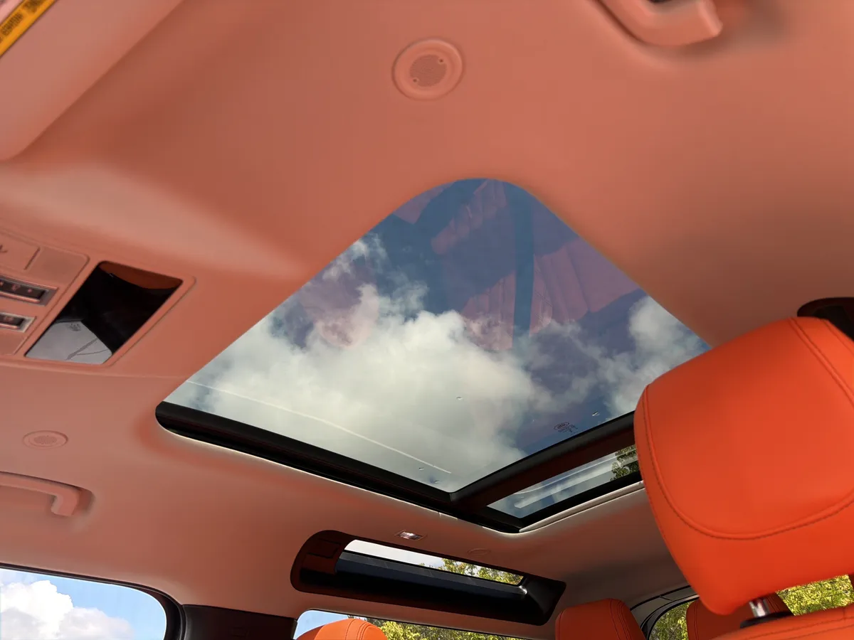 2024 Land Rover Defender S thumbnail 8