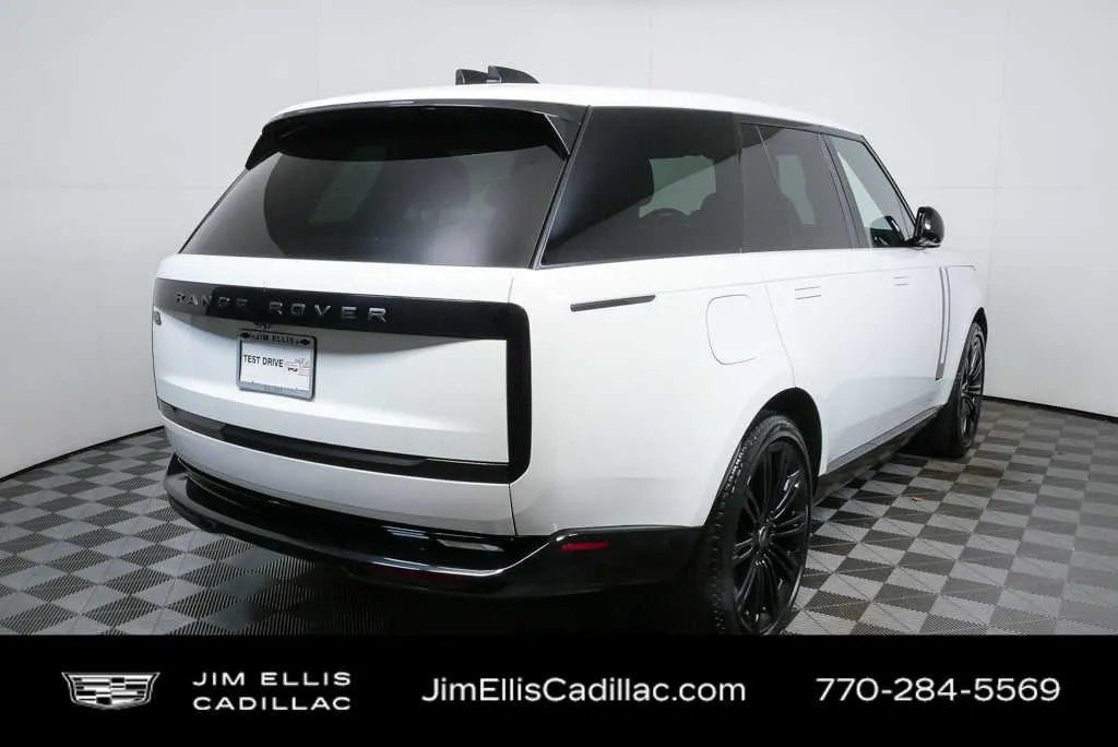 2024 Land Rover Range Rover SE thumbnail 3