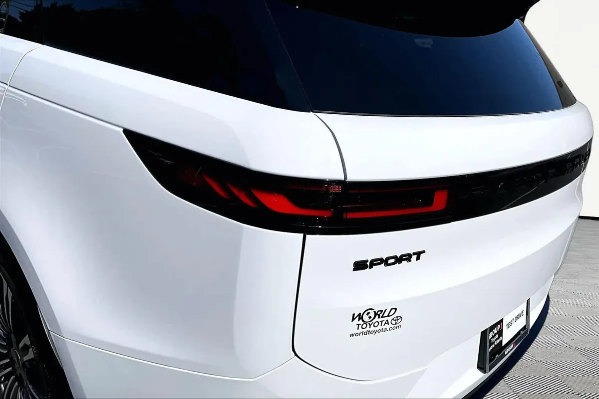 2024 Land Rover Range Rover Sport Dynamic SE thumbnail 29
