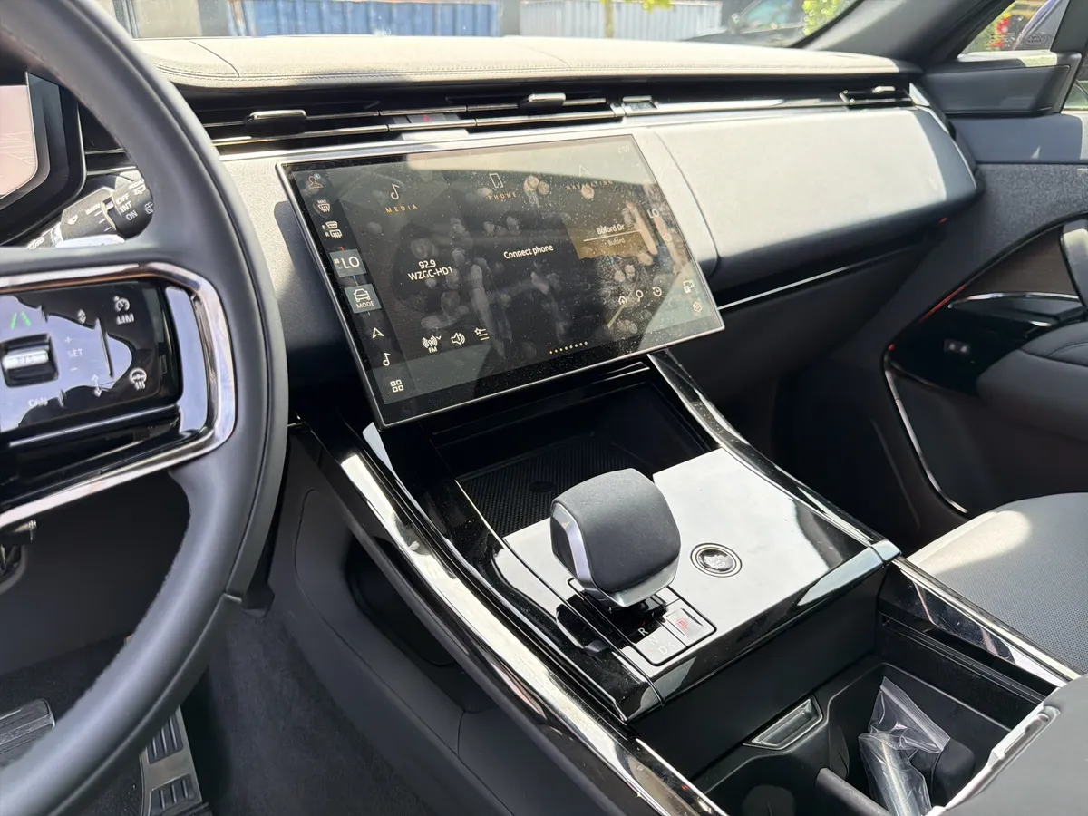 2024 Land Rover Range Rover Sport SE thumbnail 31
