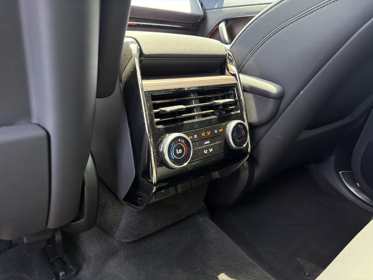 2024 Land Rover Range Rover Sport SE thumbnail 35
