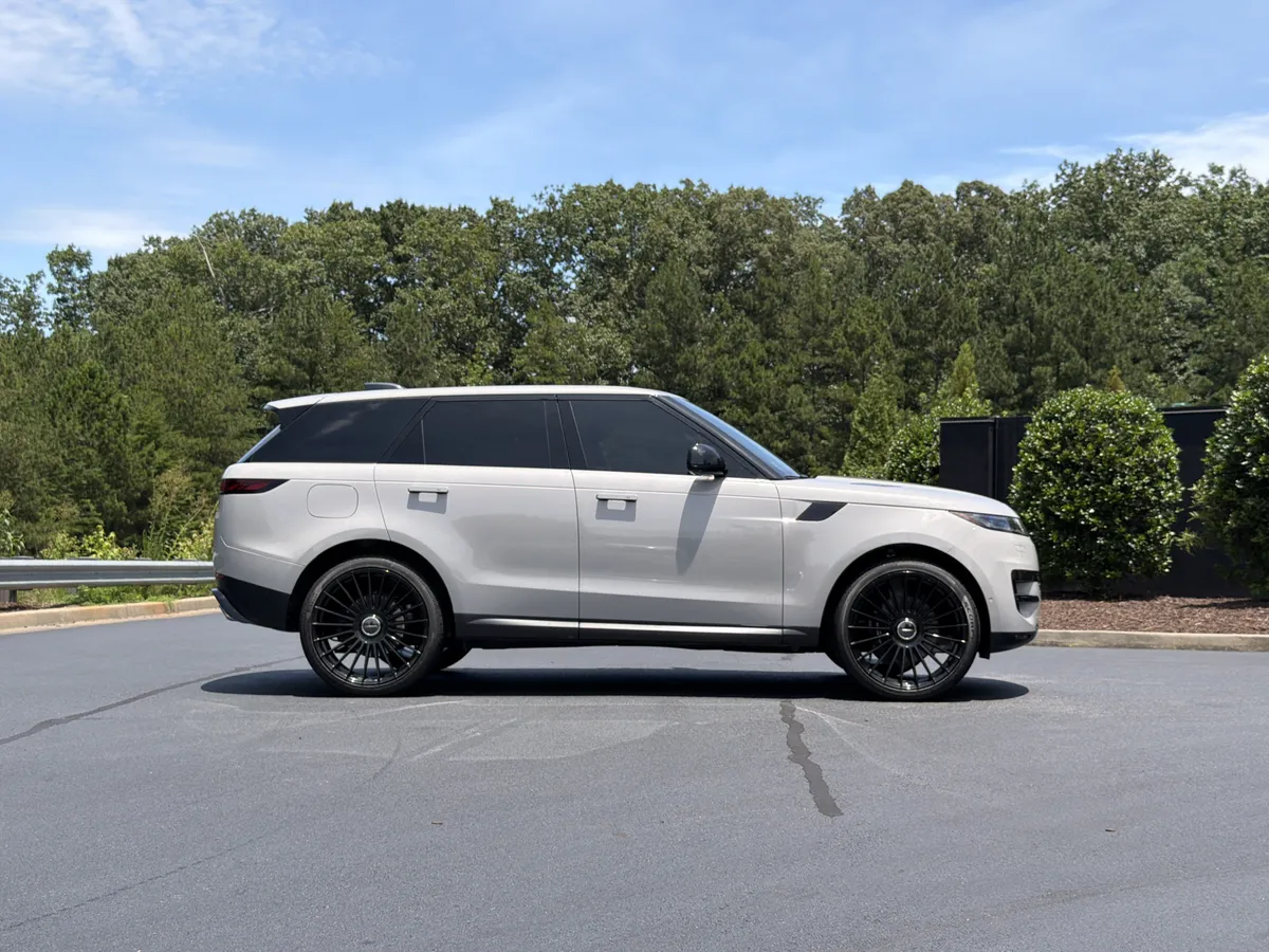 2024 Land Rover Range Rover Sport SE thumbnail 4