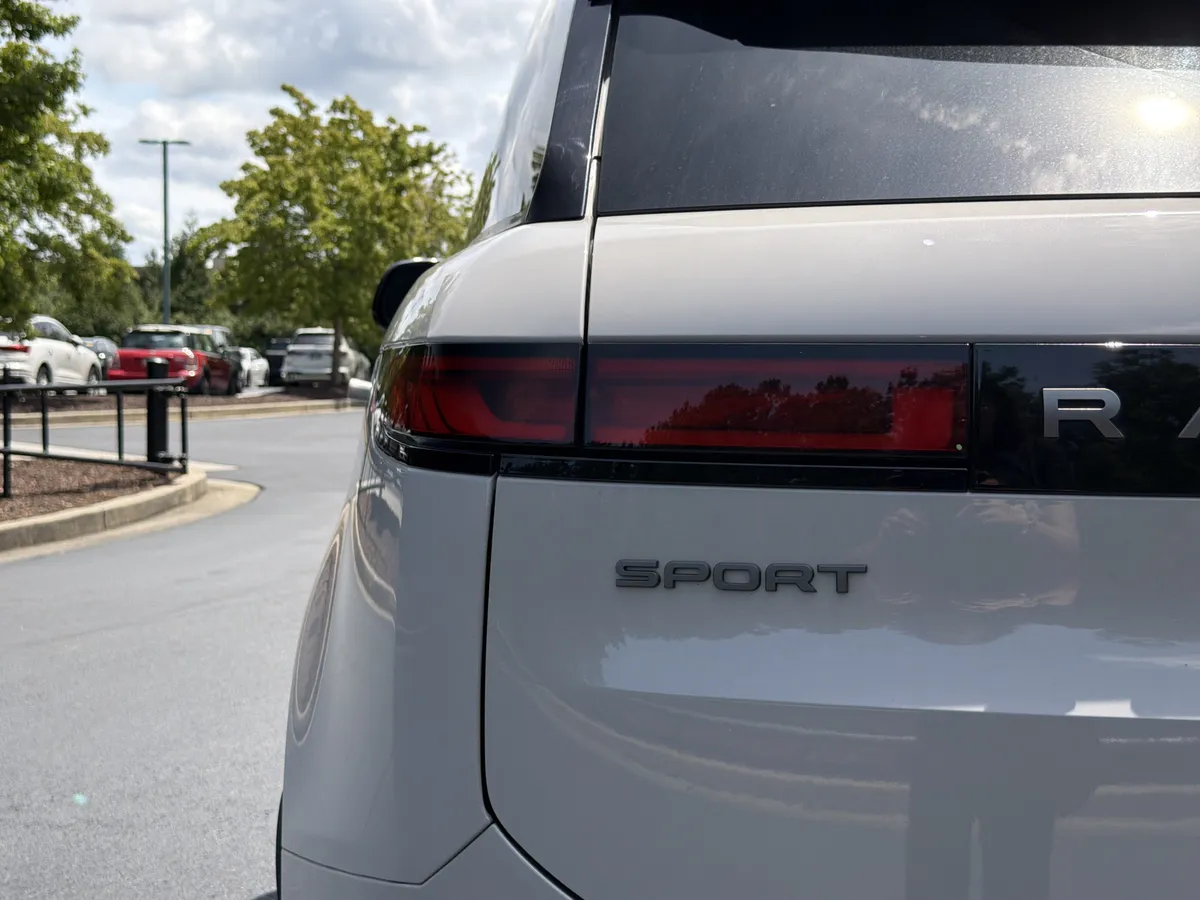 2024 Land Rover Range Rover Sport SE thumbnail 42