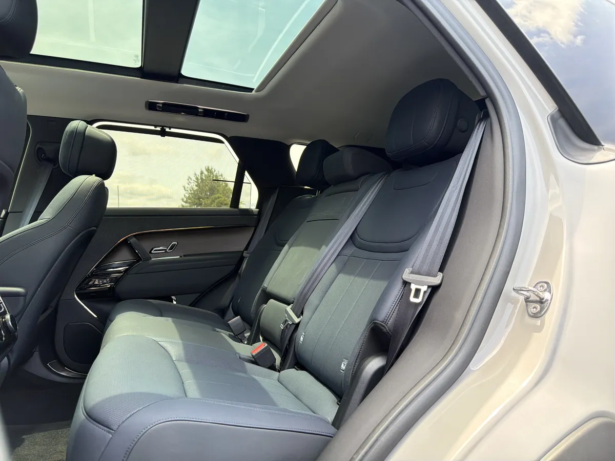 2024 Land Rover Range Rover Sport SE thumbnail 7