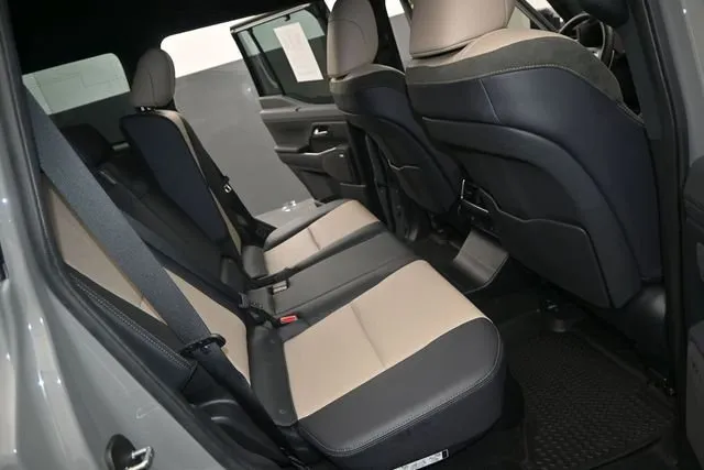 2024 Lexus GX 550 Overtrail+ thumbnail 17
