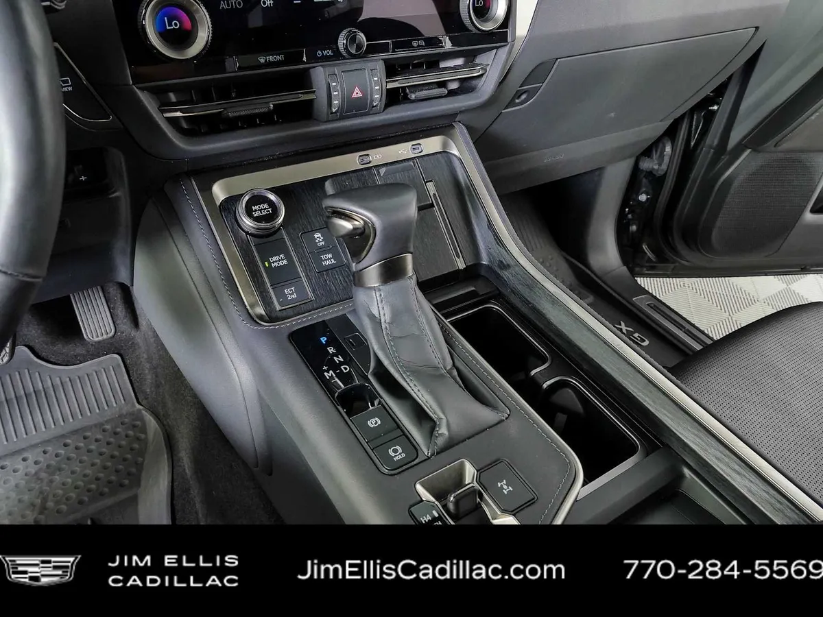 2024 Lexus GX GX 550 Luxury thumbnail 17