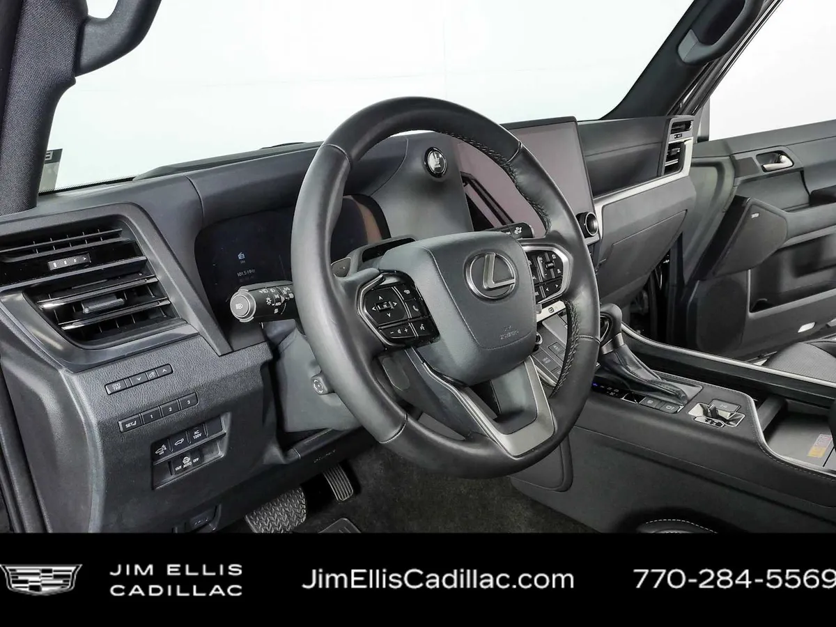 2024 Lexus GX GX 550 Luxury thumbnail 4