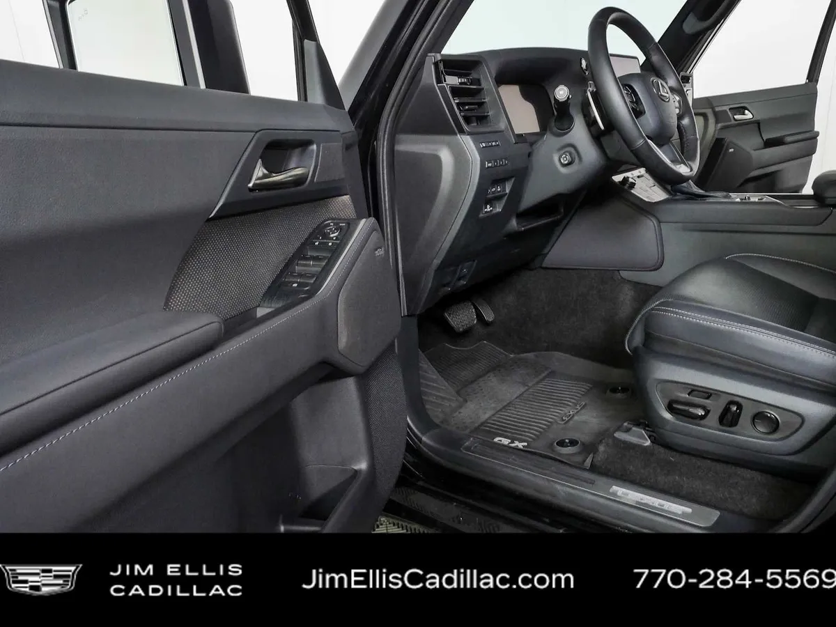 2024 Lexus GX GX 550 Luxury thumbnail 8