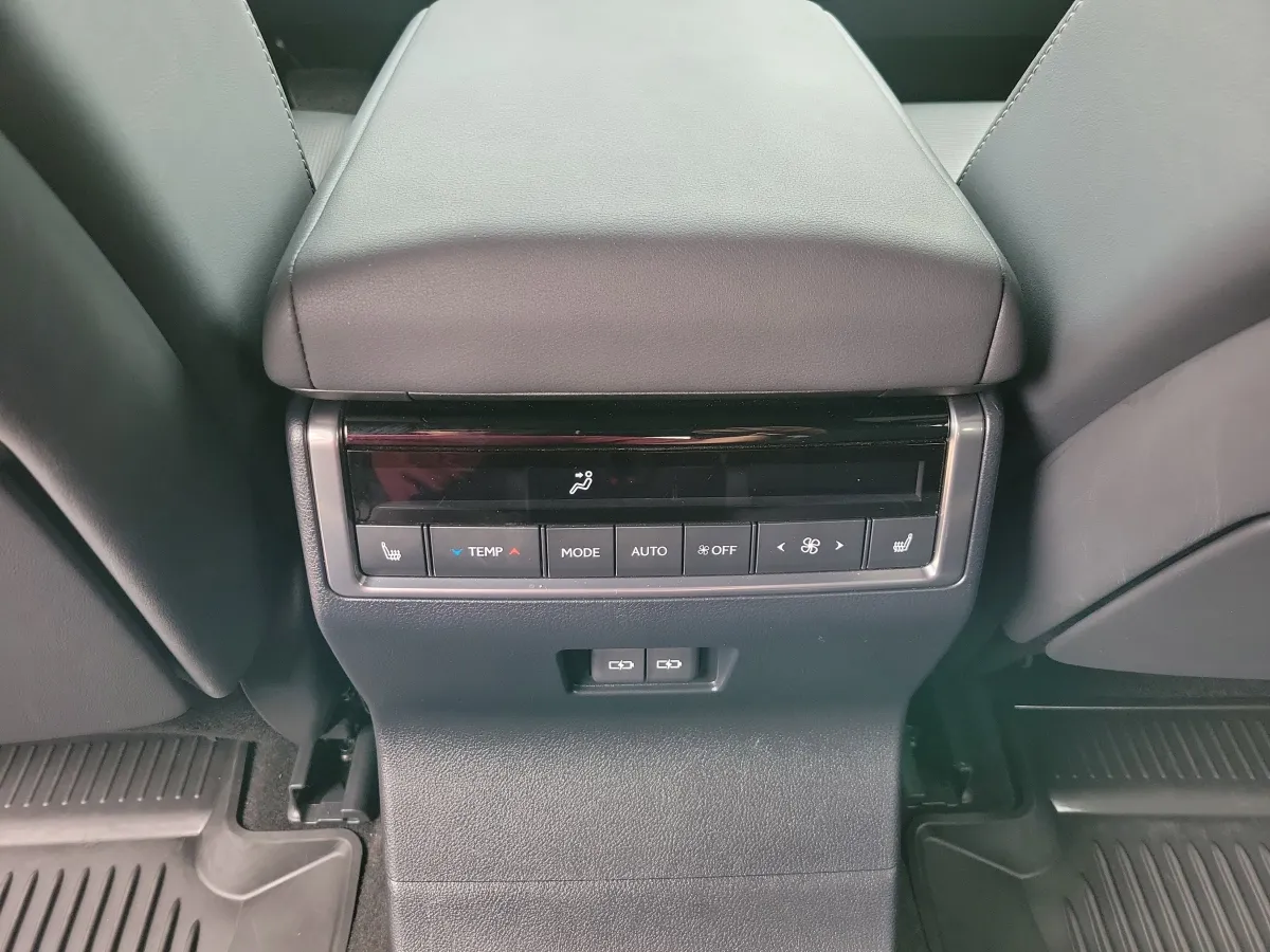 2024 Lexus GX GX 550 Luxury+ thumbnail 11