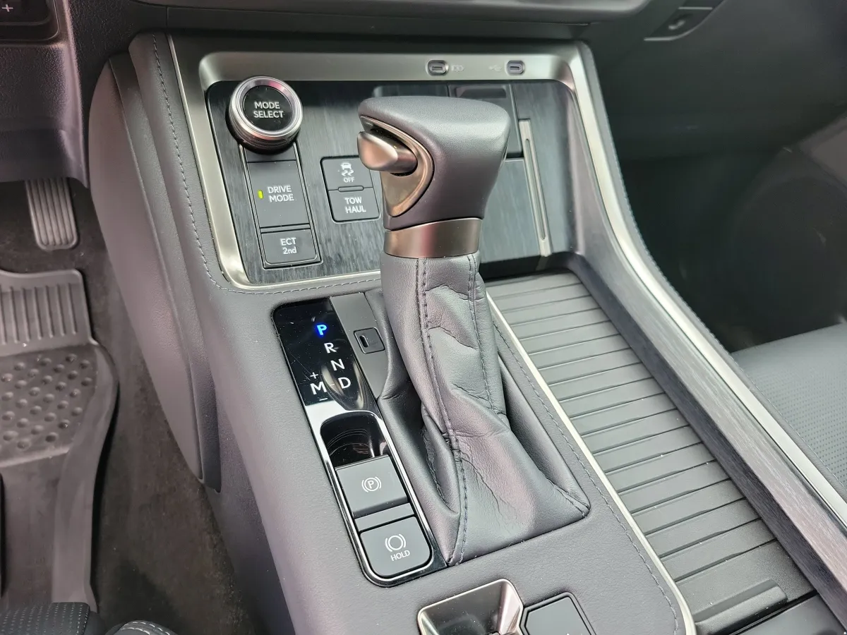 2024 Lexus GX GX 550 Luxury+ thumbnail 14