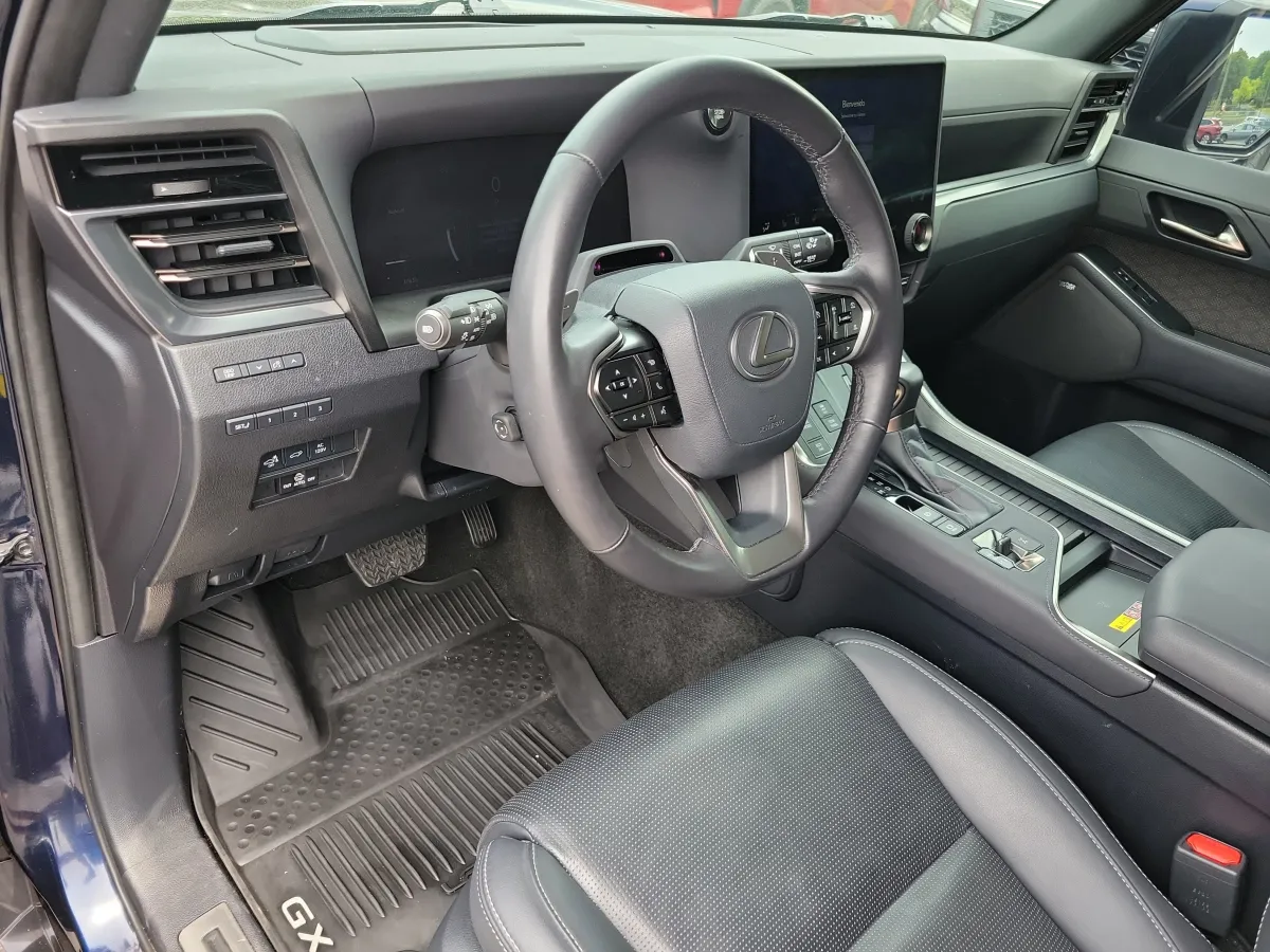2024 Lexus GX GX 550 Luxury+ thumbnail 4