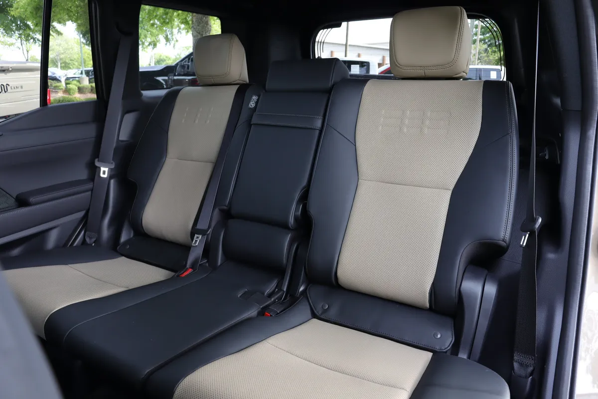 2024 Lexus GX GX 550 Overtrail+ thumbnail 10
