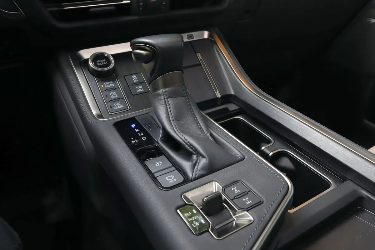 2024 Lexus GX GX 550 Overtrail+ thumbnail 16