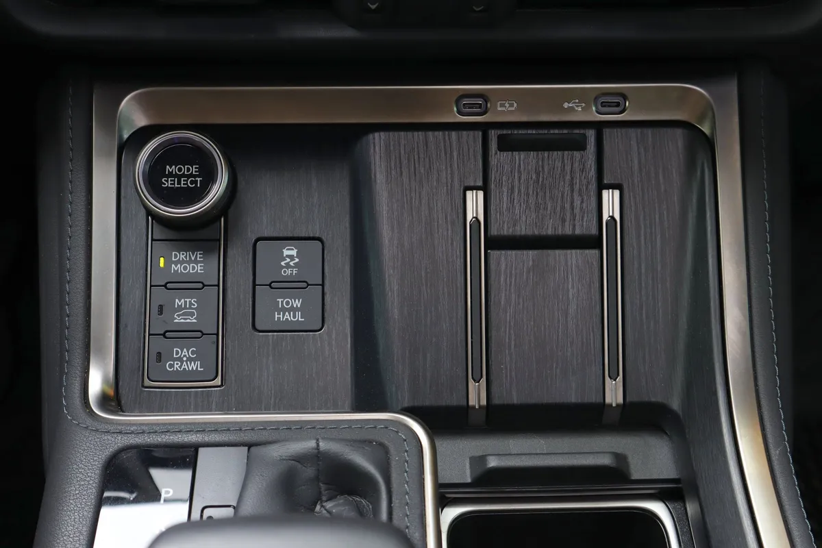 2024 Lexus GX GX 550 Overtrail+ thumbnail 17
