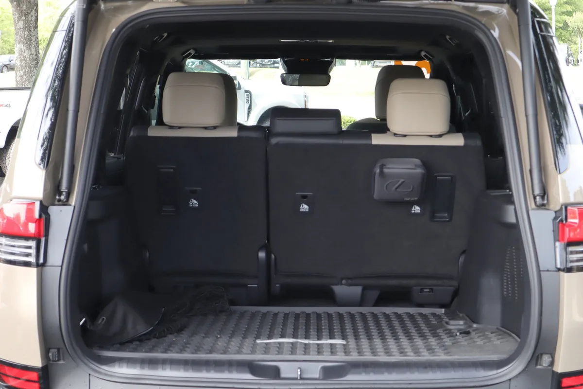 2024 Lexus GX GX 550 Overtrail+ thumbnail 31
