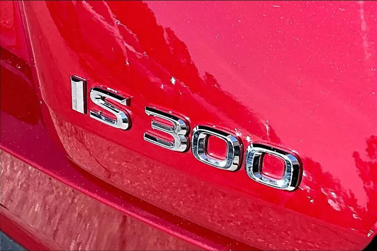 2024 Lexus IS 300 thumbnail 10