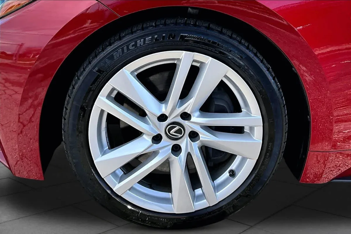 2024 Lexus IS 300 thumbnail 11