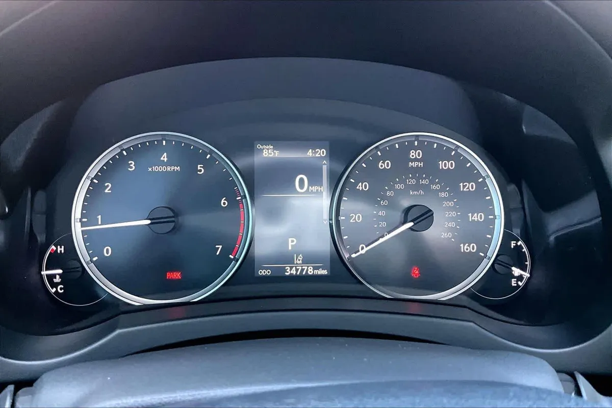 2024 Lexus IS 300 thumbnail 24