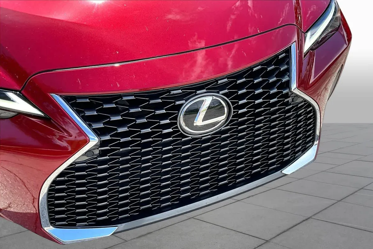 2024 Lexus IS 300 thumbnail 30