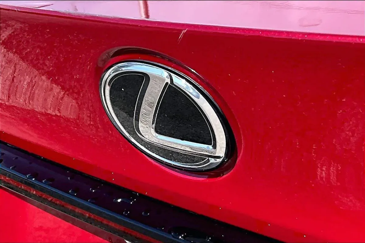 2024 Lexus IS 300 thumbnail 31