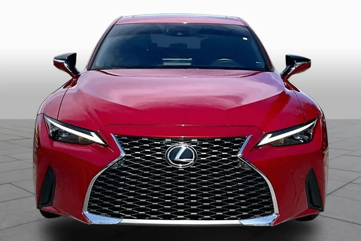 2024 Lexus IS 300 thumbnail 4