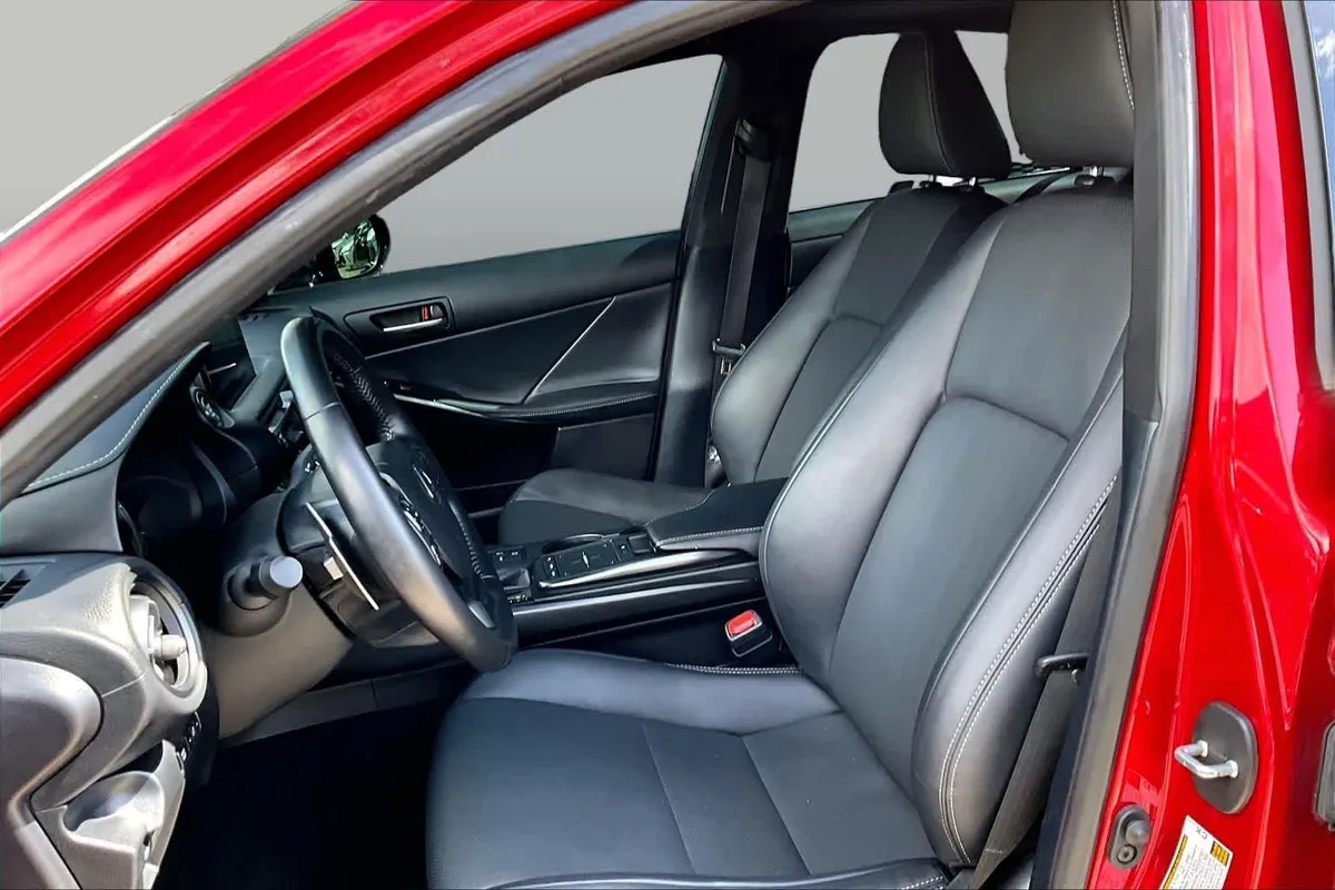 2024 Lexus IS 300 thumbnail 8