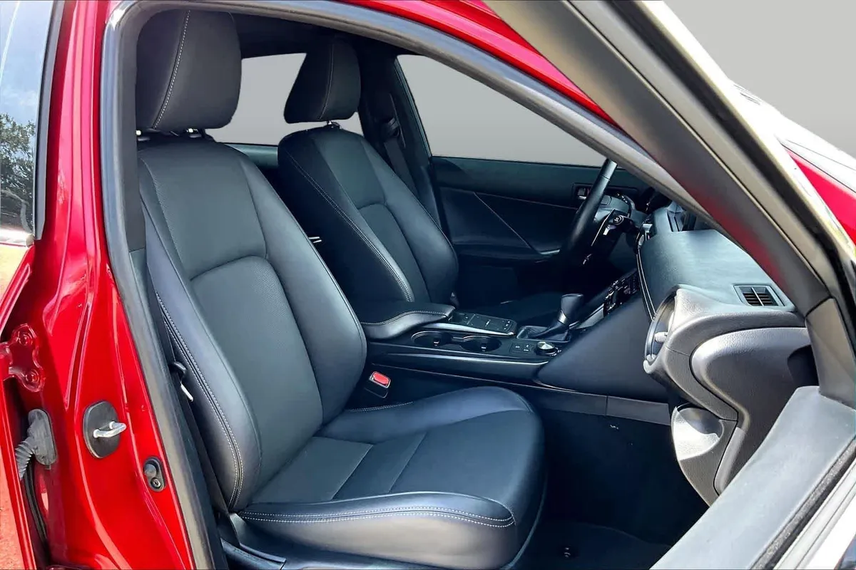 2024 Lexus IS 300 thumbnail 9