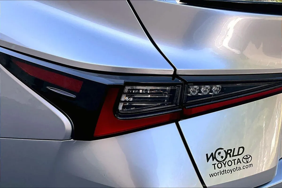 2024 Lexus IS 350 F SPORT Design thumbnail 57