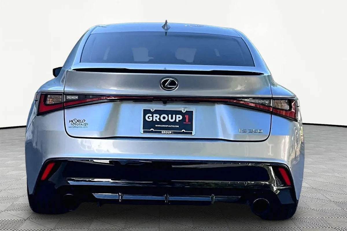 2024 Lexus IS 350 F SPORT Design thumbnail 9