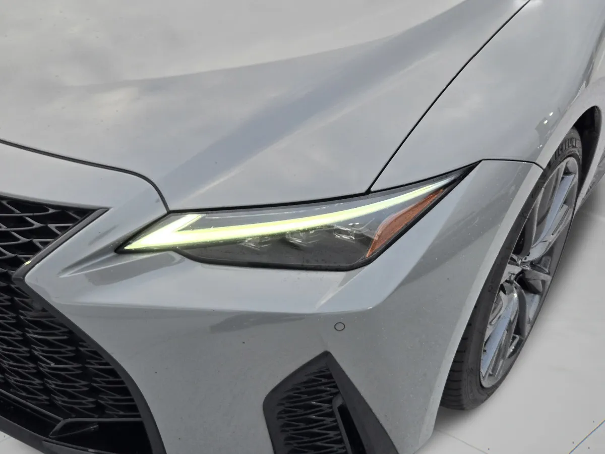 2024 LEXUS IS 350 F SPORT Design thumbnail 32