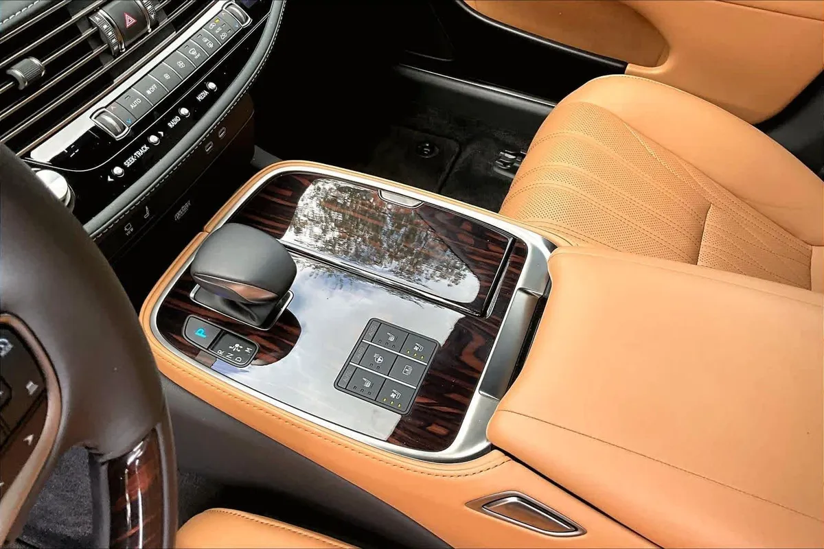 2024 Lexus LS 500 thumbnail 17