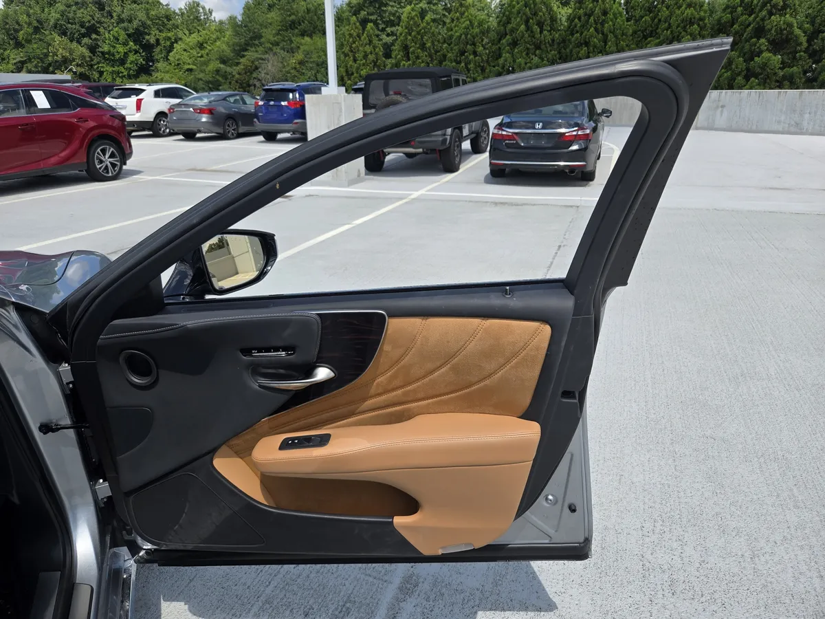 2024 LEXUS LS 500 thumbnail 26