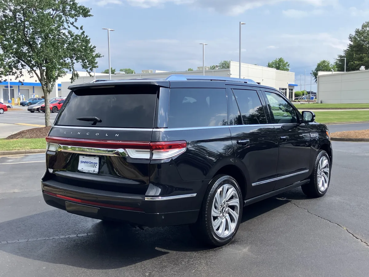 2024 Lincoln Navigator Reserve 4x4 thumbnail 10