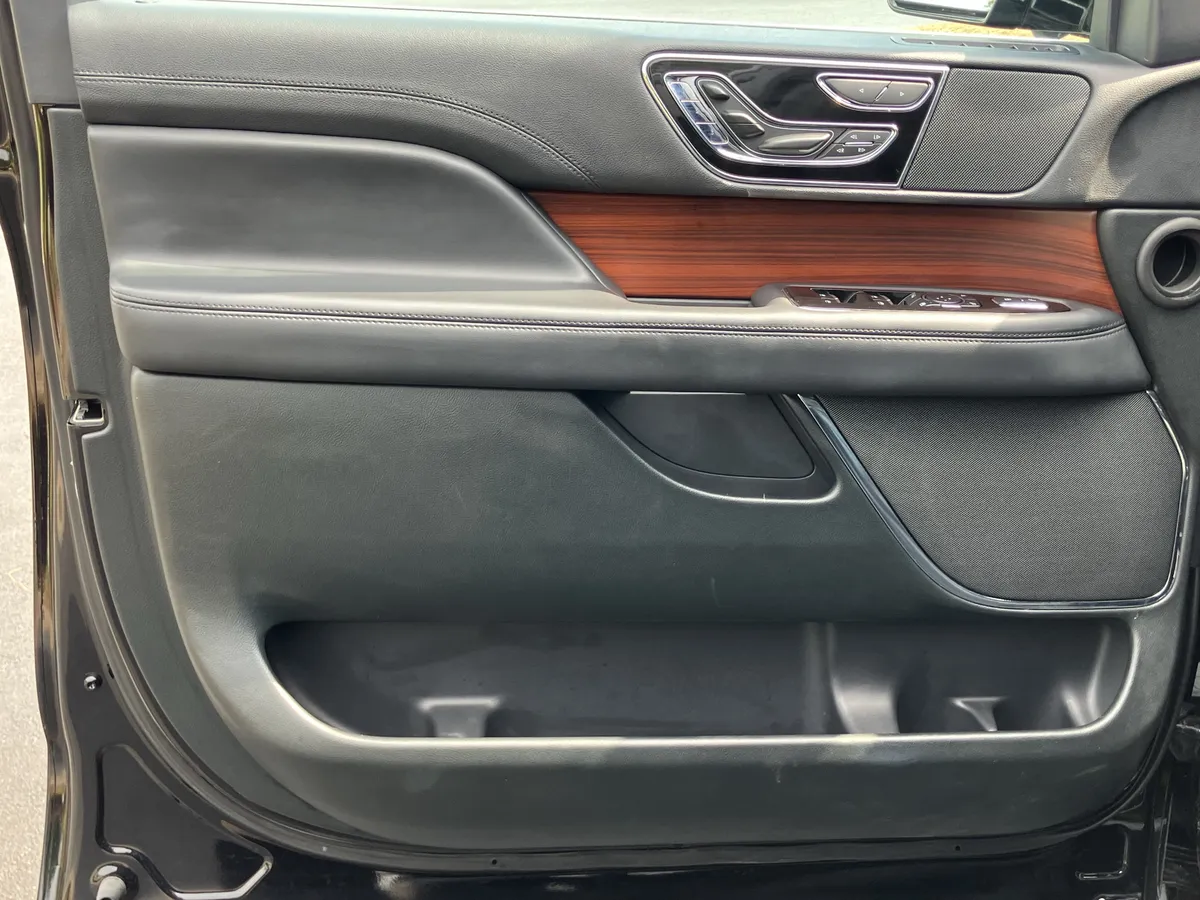 2024 Lincoln Navigator Reserve 4x4 thumbnail 14