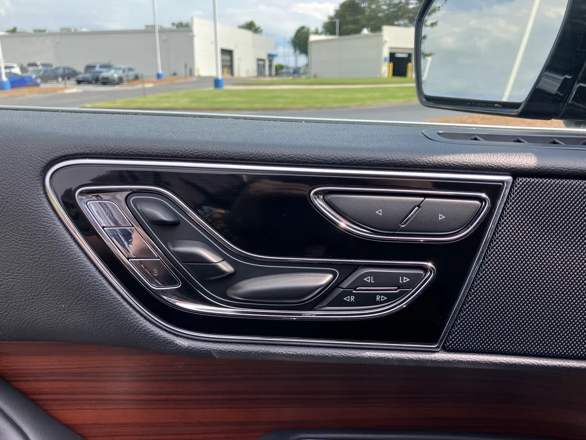 2024 Lincoln Navigator Reserve 4x4 thumbnail 17