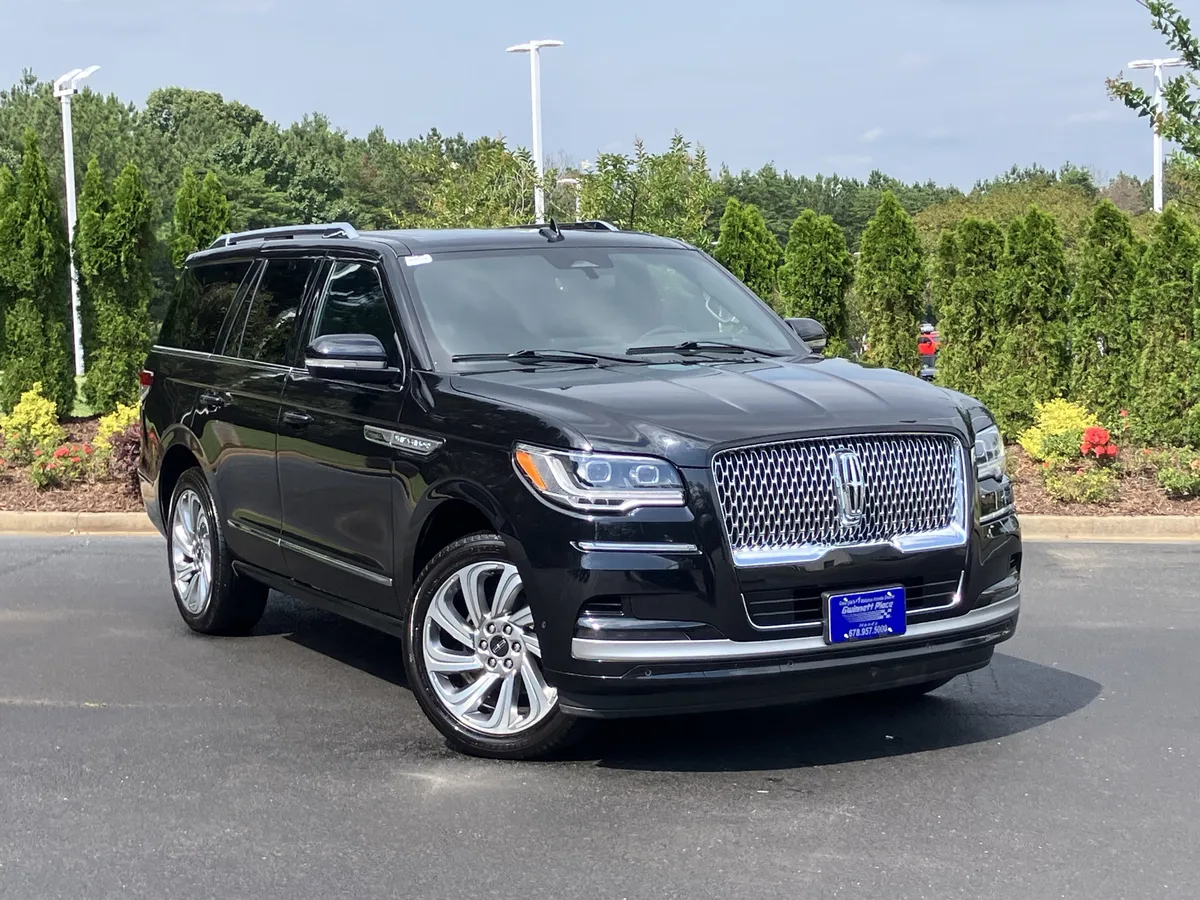 2024 Lincoln Navigator Reserve 4x4 thumbnail 2