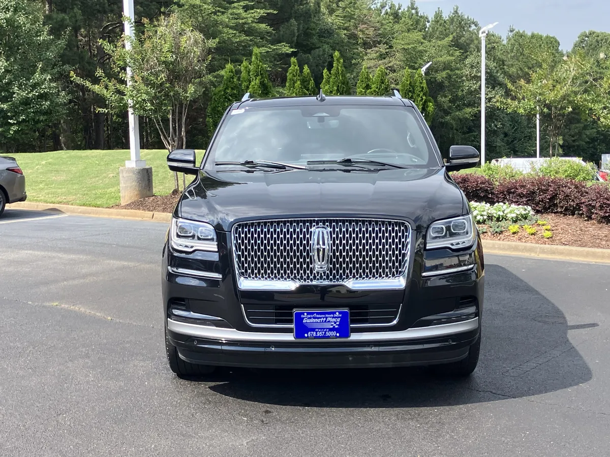2024 Lincoln Navigator Reserve 4x4 thumbnail 3
